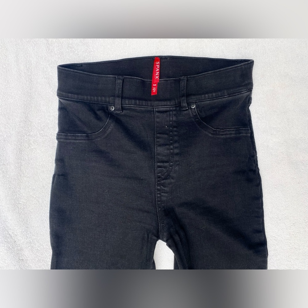 SPANX  Women's Size Small Flare Pull-On High Rise Stretch Jeans Black